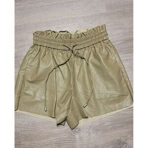 Zenana Vegan Leather Paperbag Waist‎ Shorts With Pockets Size Small